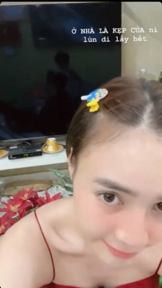 Làm điệu bằng phụ kiện của cháu gái, nhan sắc Lan Ngọc sẽ ra sao