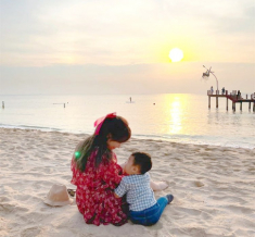 Lần đầu đi máy bay, con Cường Đôla ngoan ngoãn, Leon khiến Hà Hồ muốn đội quần