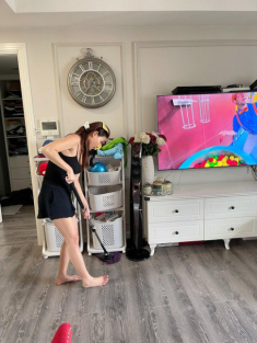 Lương Thế Thành chụp lén cảnh vợ chăm con lộ dáng gợi cảm, ai nhìn cũng nói: Chồng quá may mắn!