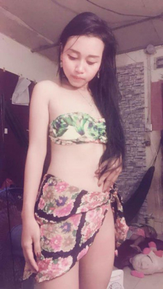 Mặc gợi cảm để bán hàng online nuôi con, mẹ đơn thân bật khóc vì bị hỏi xúc phạm