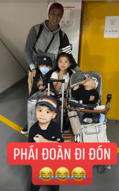 Mẫu nữ mặc đẹp nhưng bị bơ, Mạc Hồng Quân chỉ chăm ôm hôn con sau 8 tháng không gặp