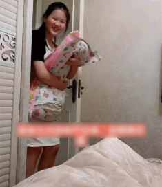 Mẹ vắng nhà, con gái đòi ngủ chung với bố cho tình cảm và cách xử lý của bố