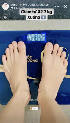 Midu ép cân đến báo động, chụp hình khoe thành quả mà xương chân biểu tình