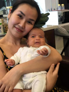 Mỹ nhân Việt cho con bú, Võ Hạ Trâm lo “banh cặp bưởi”, có người thấy ngực như “đại bác”
