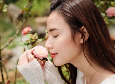 Mỹ nhân Việt cũng khổ vì mặt mụn chi chít, nàng “bắt bệnh” ngay để Tết này da láng mịn