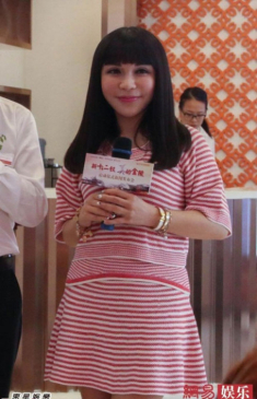 Người mẫu Đài Loan 50 tuổi trẻ như thiếu nữ 20