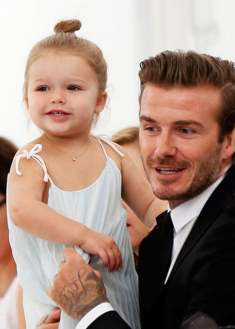 Nhận không ra Harper Beckham tuổi lên 10: Tròn mũm mĩm nhưng mặt vẫn cực phẩm!