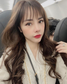 Nữ MC xinh nhất nhì VTV làm mẹ đơn thân gợi cảm, được trai tân kém 6 tuổi mê đắm