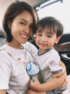 Ở trung tâm Sài Gòn, con lai Tây của MC Phương Mai sốt đùng đùng phải vào viện