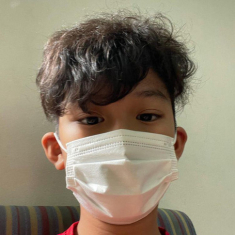 Ở với bố đại gia Sài Gòn, con trai Lệ Quyên bị nghi chưa đủ tuổi đã được tiêm vaccine Covid-19