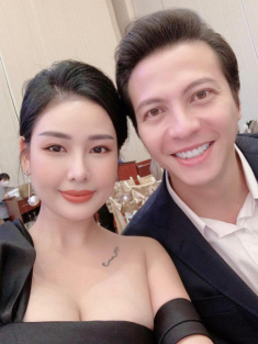 Ông hoàng quảng cáo Dương Hoàng Anh lấy vợ kém 15 tuổi, làm bố bỉm chăm 2 con gái