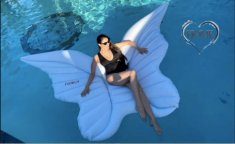 Phạm Hương diện bikini thả dáng siêu hot, khó tin body mẹ bỉm sau sinh chỉ 3 tháng