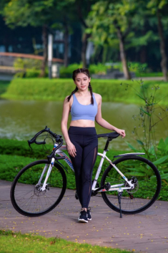 Phụ nữ đạp xe mùa dịch: Vui, khoẻ, đẹp toàn diện 