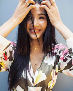 Răng sắt thì mặc răng sắt, Hoàng Thùy, Khánh Linh vẫn tự tin khoe nụ cười tỏa nắng