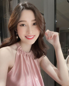 Sướng như Đặng Thu Thảo: 4 năm chăm 2 con xinh, nấu ăn, cắt tóc cho chồng doanh nhân BĐS