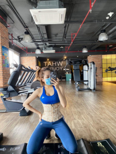 Thật thà như hot girl Trâm Anh, khoe hình xinh đẹp vẫn không quên tự nhận bóp eo quá đà