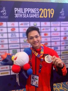 Trai đẹp HCB Sea Games lấy vợ 1m4 theo ý bố vợ, con chào đời ngạc nhiên không giống mình