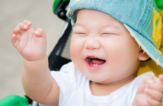 Trẻ sơ sinh mấy tháng mọc răng và bao lâu thì mọc đủ?