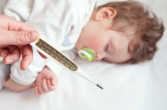 Trẻ sốt 39 độ phải làm gì và những lưu ý khi trẻ sốt cao?