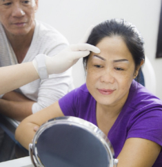 Treo cung chân mày là gì mà ai làm cũng trẻ ra chục tuổi?