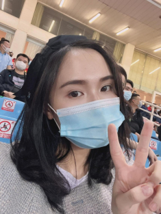 “Trốn con” đi xem chồng đá bóng, Quỳnh Anh ăn diện hệt thời còn son, chỉ 1 chi tiết thay đổi