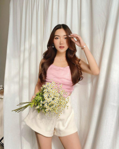 Tủ đồ đẫm mùi sang chảnh của “Tiểu thư lâu đài trắng” trị giá chục triệu USD