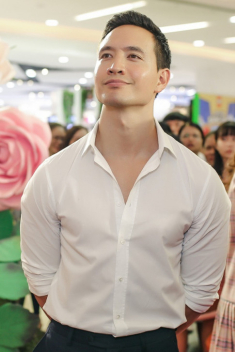 Từ soái ca được nhiều mỹ nhân yêu, Kim Lý cũng có lúc xơ xác, xuống sắc vì chăm con