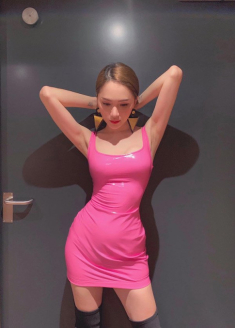Vòng eo nhỏ đến mức bị đồn cắt xương sườn, Hương Giang ngày càng chăm khoe dáng nuột