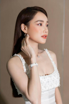 Xuất hiện trong Cây táo nở hoa, Nhã Phương vẫn xinh đẹp nhưng lại để lộ dấu hiệu tuổi tác