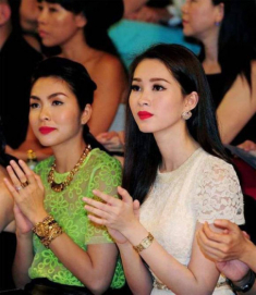 Xuất thân hào môn, con gái Tăng Thanh Hà, Đặng Thu Thảo mặc cùng một bộ đồ giá mềm