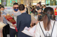 Bắt gặp Jennifer Phạm trong ống kính người qua đường, xách túi hiệu độc nhất vô nhị nổi bần bật