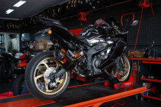 Kawasaki Ninja ZX-25R thật sự nổi bật trên bàn nâng cấp