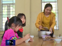 Lên thời sự, bé gái dân tộc ở Thanh Hoá được truy tìm vì ngoại hình tiểu mỹ nhân