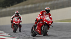 Lộ tin Ducati sẽ làm mới mô tô sử dụng động cơ đốt trong bằng ‘nhiên liệu tổng hợp’