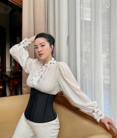 Sinh con cho chồng đại gia, Bảo Thy mất dáng ngọc ngà, siết eo cấp tốc vẫn thừa 10cm 