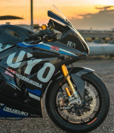 Suzuki GSX-R1000 Ryuyo Limited Edition độ dàn đồ chơi căng đét