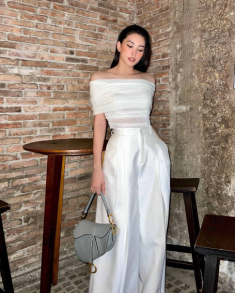 Tiểu Vy “đá thúng đụng nia” Kỳ Duyên trong cùng một cây đồ, Hoa hậu nào thắng thế?