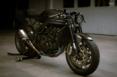 Triumph Speed Triple 1050 hồi sinh ngoạn mục từ Workhorse