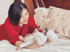 Vân Trang làm tiệc đầy tháng cho 2 con gái, hoành tráng hơn Hồ Ngọc Hà làm cho Lisa Leon