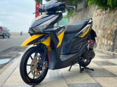 Vario 150 đời 2017 tinh tế hơn trong khung nhựa nhám vàng