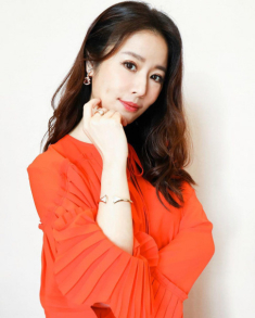 Hết thời phải giải thể công ty, Lâm Tâm Như đi show vẫn “chặt chém” với chiếc quần quét đất