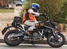 KTM 390 Duke mới lộ diện với nhiều thiết kế sắc nét và nhiều tính năng mới