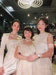 Diệp Lâm Anh hội ngộ mẹ chồng và em dâu, nhan sắc cả nhà được khen ngợi không ngớt
