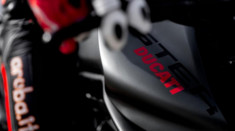 Ducati Monster 2021 lần đầu tiên lộ diện màu xám mờ