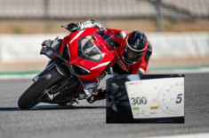 Ducati Superleggera V4 đạt tốc độ kinh hoàng hơn 300 km/h