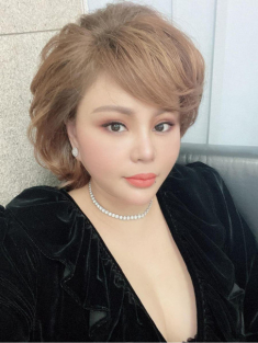 Hậu dao kéo 20 lần, Lê Giang tung ảnh mặc hở, CĐM phản ứng trái chiều