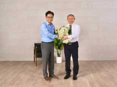 HLV Park Hang Seo làm đại sứ thương hiệu tại Việt Nam của thương hiệu sàn gỗ Dongwha