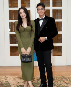 Hương Giang ăn mặc kín đáo vẫn khoe được đường cong khi sánh bước cùng Matt Liu