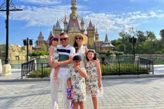 Jennifer Phạm quá viên mãn, 3 con với chồng đại gia đều đẹp trai xinh gái chuẩn gen Hoa hậu