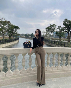 Mặc dân tình đồn đoán về caption ẩn ý, Hương Giang vẫn khoe đường cong hút mắt